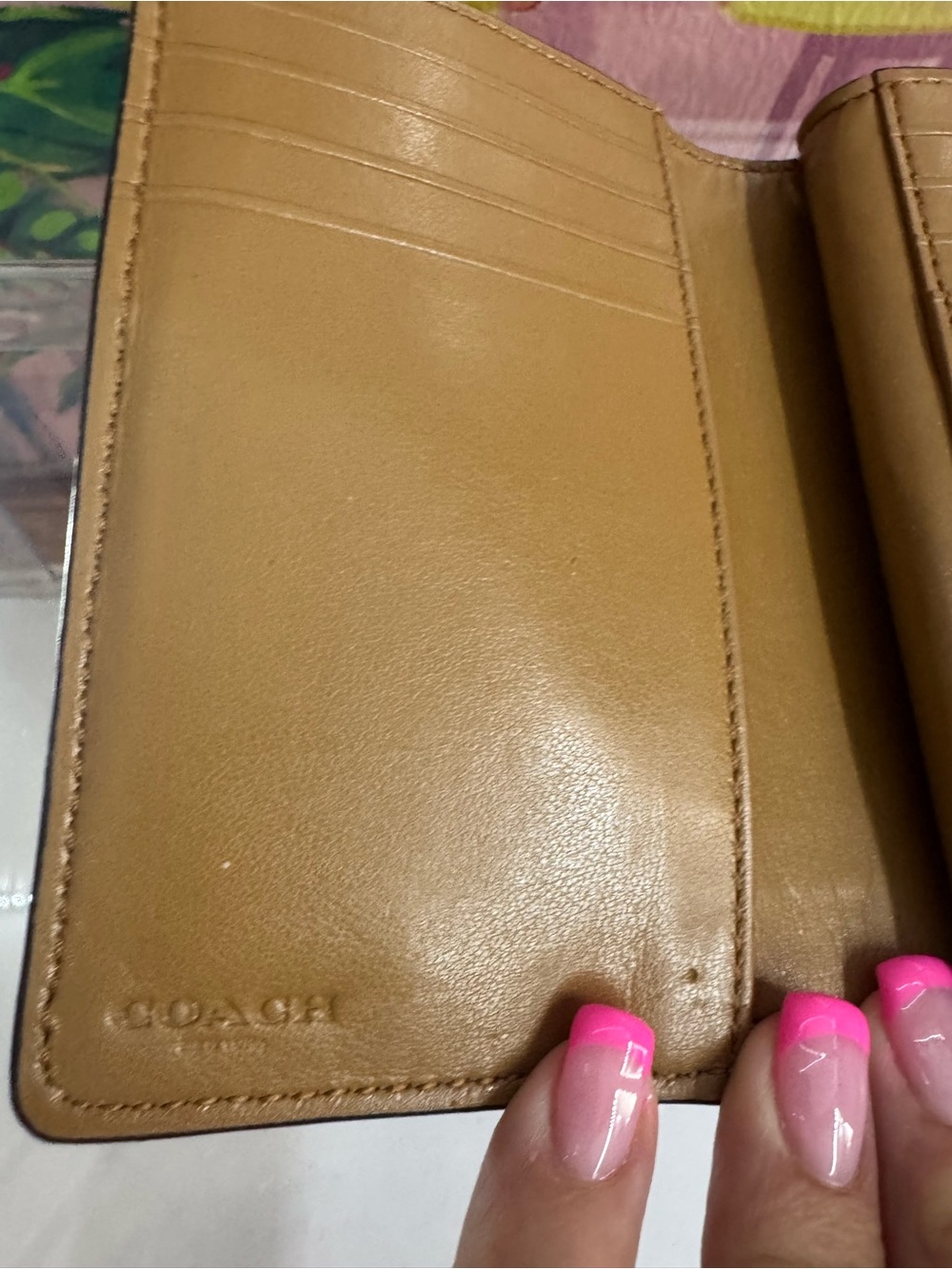 Like NEW Coach White Signature Embossed Winter Wallet with Gold Hardware - Picture 4 of 6
